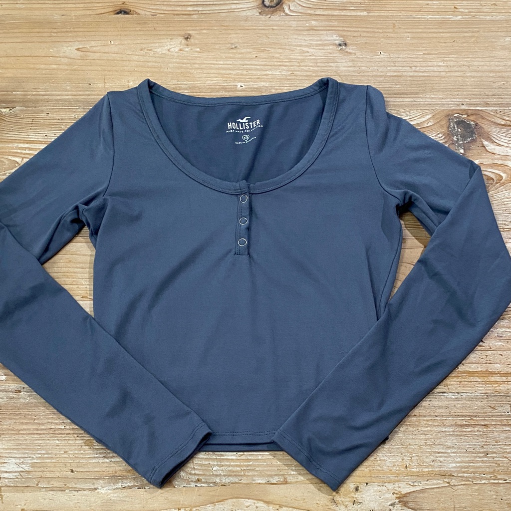 Hollister Women's Charcoal Long Sleeve Tee